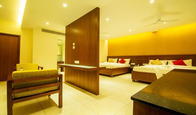 Gayathri Hotels Tiruppur Exterior photo